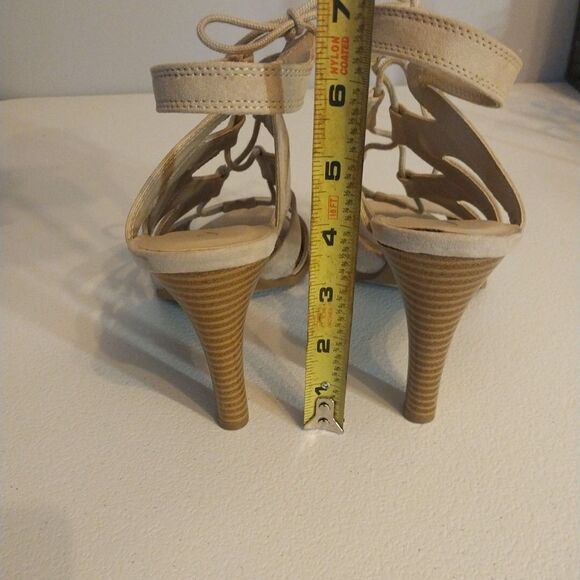 Simply Vera Wang Women’s Sviman Heels Sz 9M Taupe Strappy Faux Suede Open Toe - Picture 7 of 10
